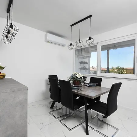 Niko Apartment
